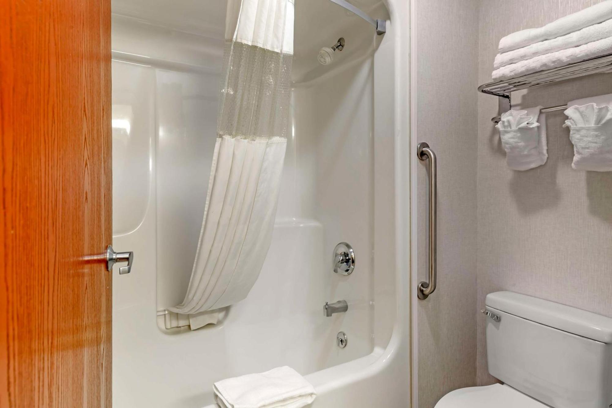 Best Western Plus Berkshire Hills Inn & Suites Pittsfield Exteriér fotografie